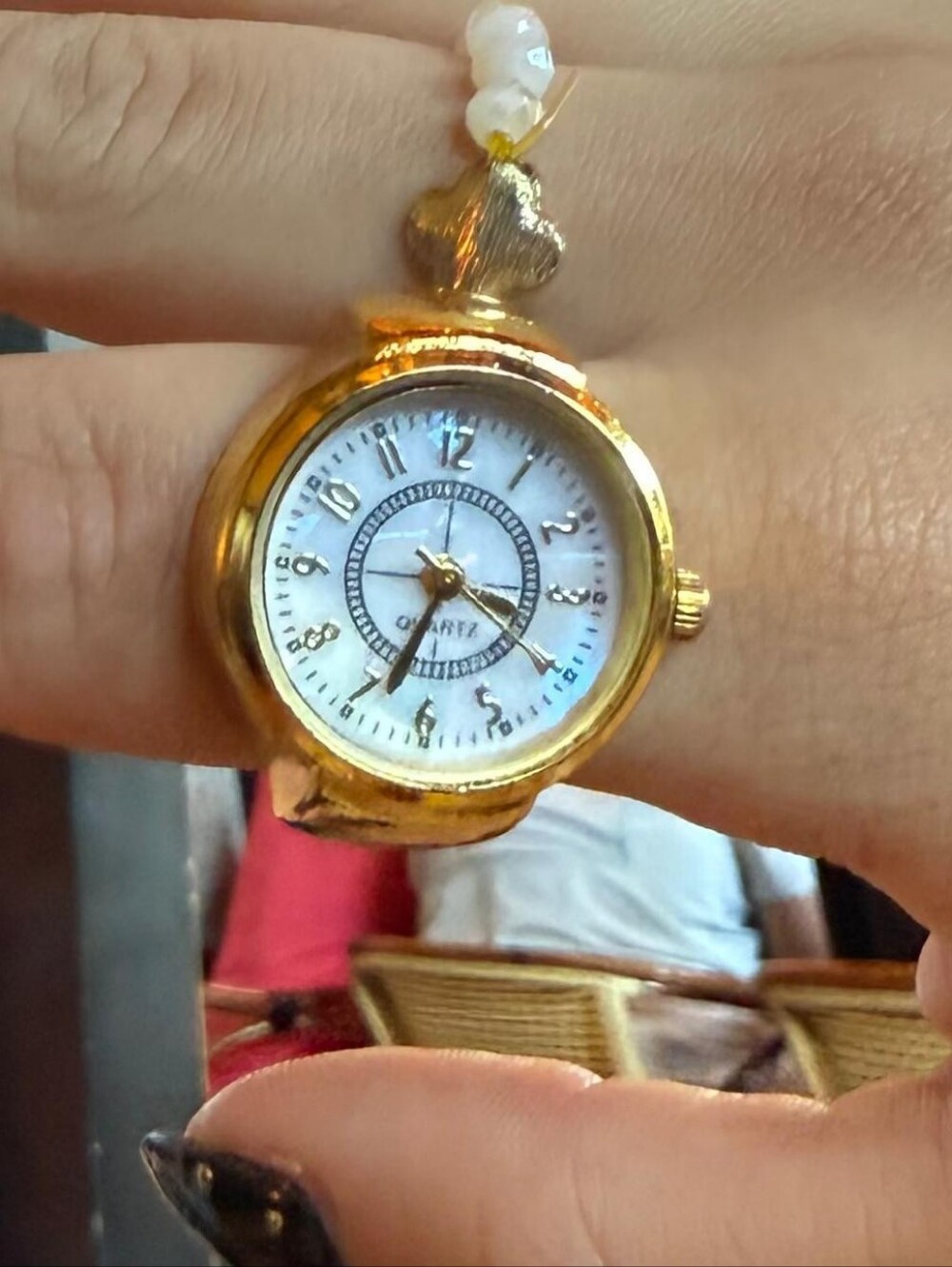​Vintage Gold Tone Quartz Ring Watch Elastic Stretch Band